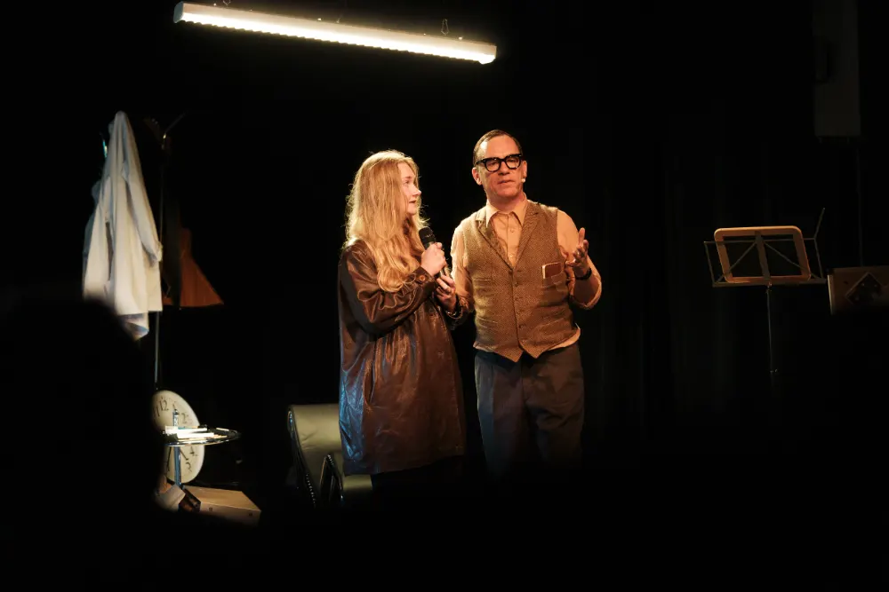 Le Professeur Loriot et une spectatrice